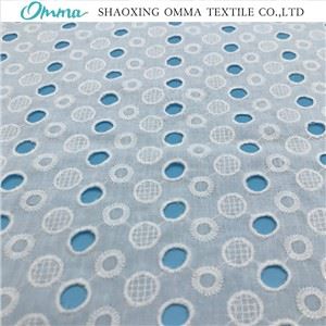 Quelle est l'électricité statique d'un tissu de broderie en coton ?